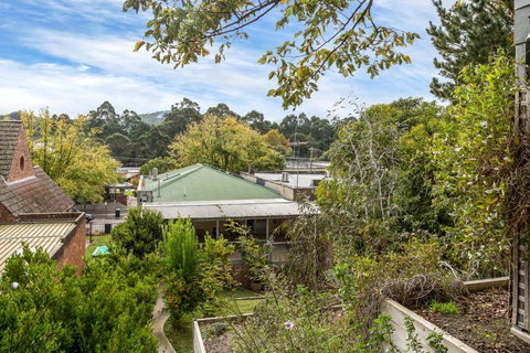 Paris On Maroondah - Mackay Tourism 1