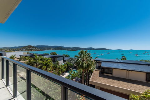 86 Whisper Bay Resort - Mackay Tourism 0