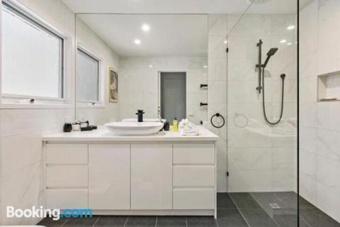 Koonya Beach Escape - Mackay Tourism 7