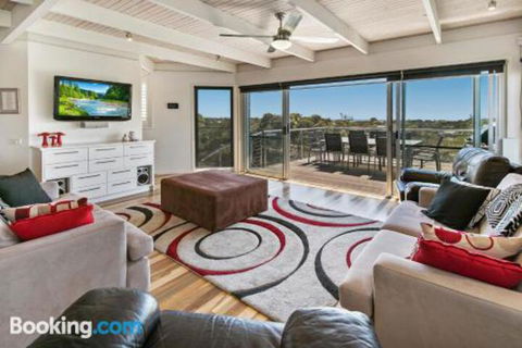 Koonya Beach Escape - Mackay Tourism 0
