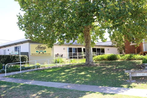 Henry's Quirindi - Mackay Tourism 5