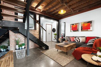 UNIQUE - New York Loft Style Townhouse - Mackay Tourism 4