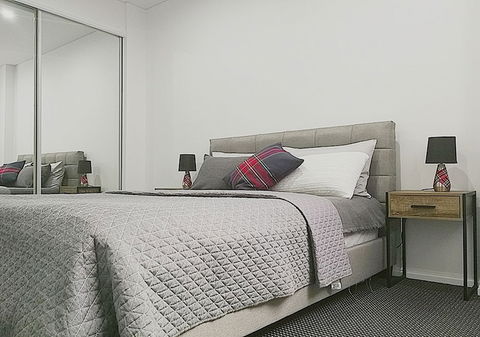 Stylish Waterfront Apt In Rhodes - Mackay Tourism 6