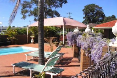 Bomaderry Motor Inn - Mackay Tourism 1