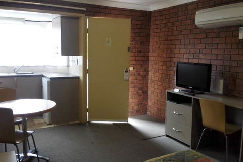 Bomaderry Motor Inn - Mackay Tourism 6
