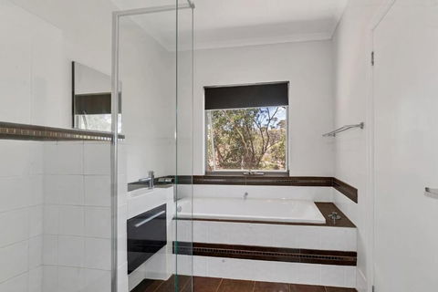 Tree Lodge - Mackay Tourism 5