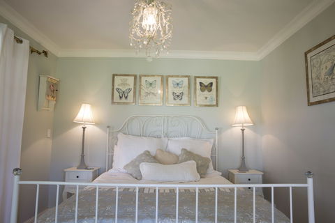 Azalea Cedar-Rose Villa - Mackay Tourism 6