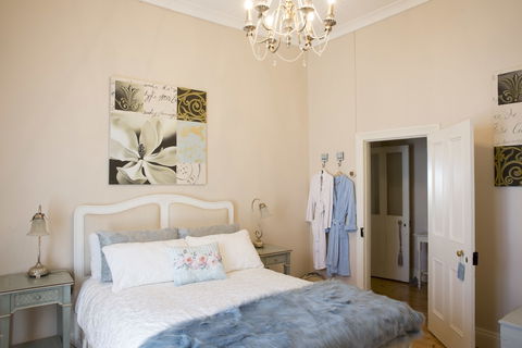 Azalea Cedar-Rose Villa - Mackay Tourism 2