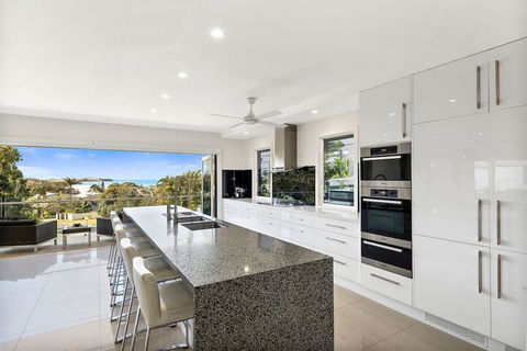 Ultimate Beach House - Mackay Tourism 5