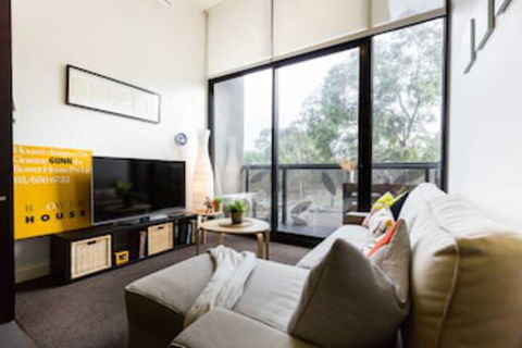 GEORGE, 1BDR North Melbourne Apartment - Mackay Tourism 0