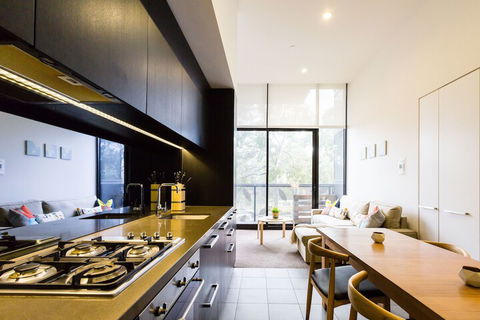 GEORGE, 1BDR North Melbourne Apartment - Mackay Tourism 4