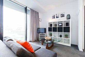 ROBYN, 1BDR Melbourne Apartment - Mackay Tourism 0