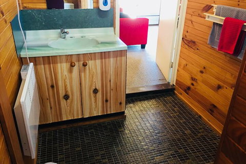 Anglers Reach Lakeside Village - Mackay Tourism 1