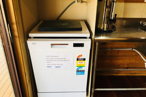 Anglers Reach Lakeside Village - Mackay Tourism 5