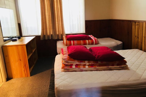 Anglers Reach Lakeside Village - Mackay Tourism 3