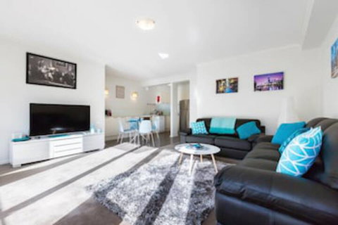 AMAL, 1BDR North Melbourne Apartment - Mackay Tourism 0