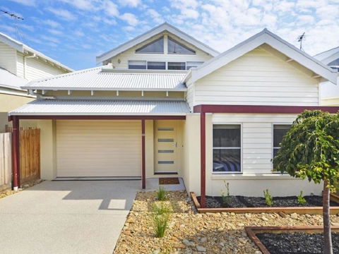 Villa By The Sea - Mackay Tourism 3