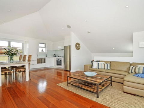 Villa By The Sea - Mackay Tourism 1