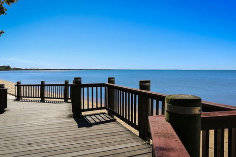 Hamptons At The Bay - Mackay Tourism 3