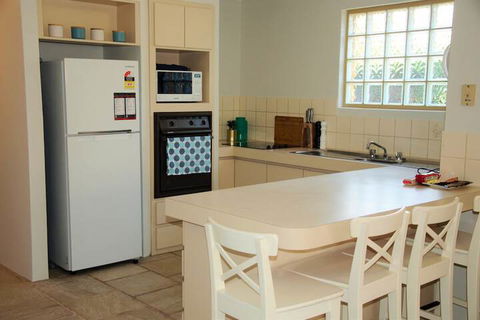 Azure Villa - Mackay Tourism 6