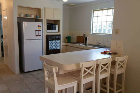 Azure Villa - Mackay Tourism 3