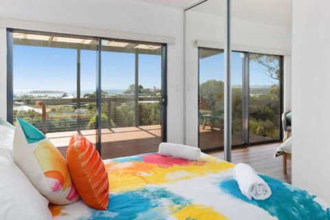Encounter Beach House With Stunning Views - Mackay Tourism 5