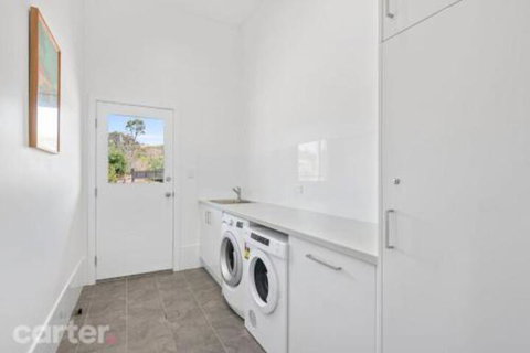 Encounter Beach House With Stunning Views - Mackay Tourism 4