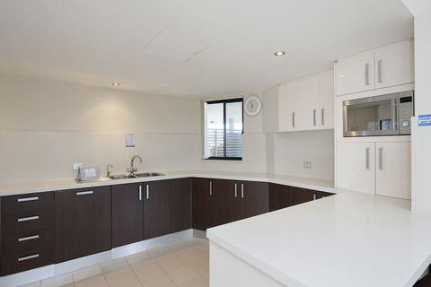 Dolphin Cove Unit 13 / 2 6 Government Road - Mackay Tourism 4