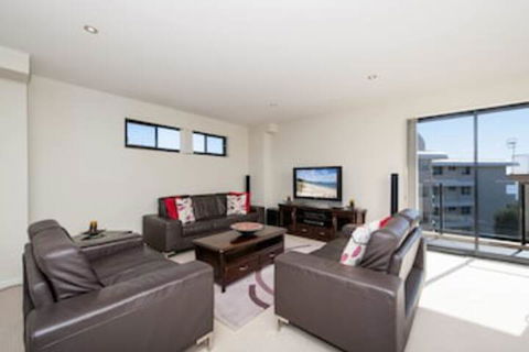 Dolphin Cove Unit 13 / 2 6 Government Road - Mackay Tourism 0
