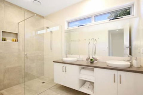 18 On Rayner - Swish Apartment Myrtleford - Mackay Tourism 0