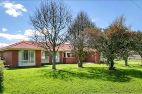 Impressive Hobby Farm Close In Bungaree - Mackay Tourism 0