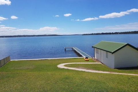 Lake Escape - Lake Macquarie - Mackay Tourism 0