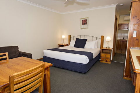Colonial Motel And Serviced Apartments - Mackay Tourism 1