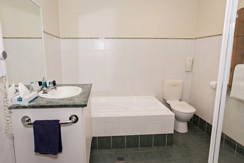 Colonial Motel And Serviced Apartments - Mackay Tourism 3