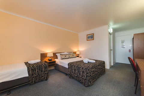 Hampton Villa Motel - Mackay Tourism 1