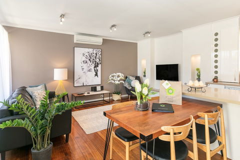 BOUTIQUE STAYS - Sandy Breeze 3 - Mackay Tourism 1