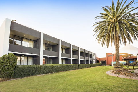 Nightcap At Seaford Hotel - Mackay Tourism 0