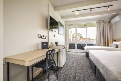 Nightcap At Seaford Hotel - Mackay Tourism 6