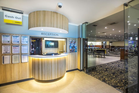 Nightcap At Seaford Hotel - Mackay Tourism 4