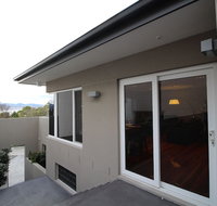 Sunny Sandy Bay Apartment