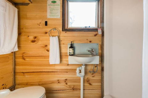 Live Big In The Gurdies Tiny House With A View - Mackay Tourism 3