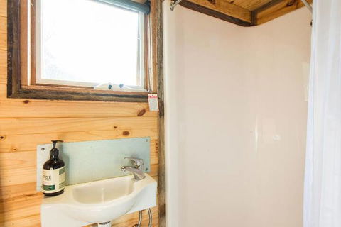 Live Big In The Gurdies Tiny House With A View - Mackay Tourism 4