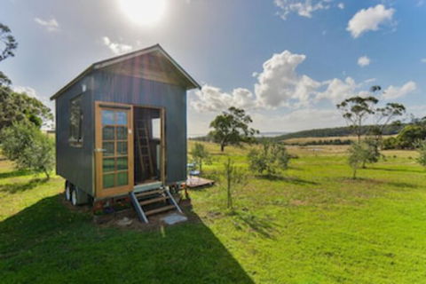 Live Big In The Gurdies Tiny House With A View - Mackay Tourism 0