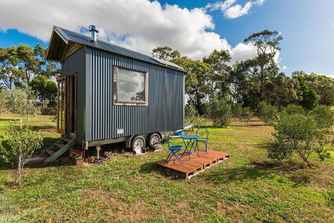 Live Big In The Gurdies Tiny House With A View - Mackay Tourism 1