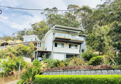 Hamptons By The Bay At Nelson Bay - Mackay Tourism 3
