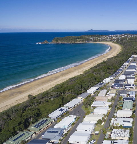 Beachfront Hallidays Point - Mackay Tourism 0