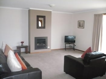 Parklake Holiday Units - Mackay Tourism 5