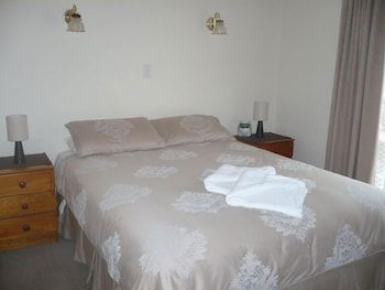 Parklake Holiday Units - Mackay Tourism 1