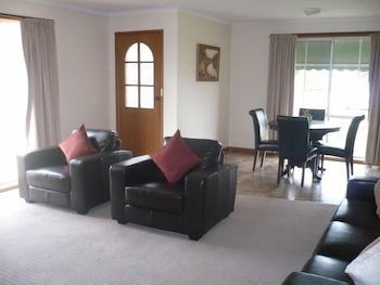Parklake Holiday Units - Mackay Tourism 0