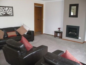 Parklake Holiday Units - Mackay Tourism 2